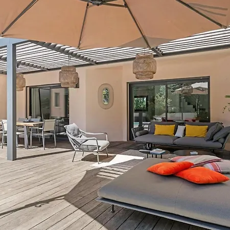 Architect-designed In Gassin Pool Utter Peace And Quiet Holiday home